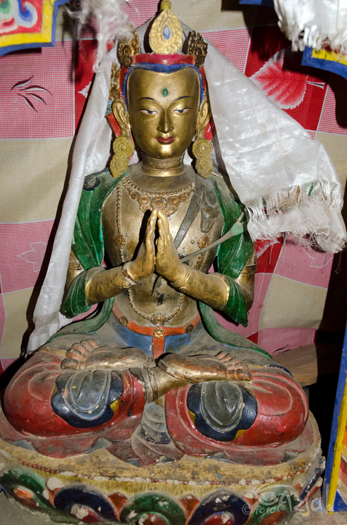 Dzień 9: Ktoś mi pomoże zidentyfikować ten wizerunek? Obstawiam że to Padma Sambawa - ten który sprowadził buddyzm do Tybetu. Siedzi w pozycji lotos asana, ale mudra rąk mi się nie zgadza... - Kryształowy Klasztor (Shey Gompa)